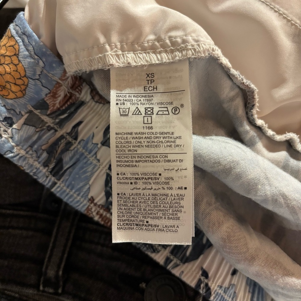 Old Navy Floral High Waist Women's Shorts - Blue and Brown - Picture 8 of 8
